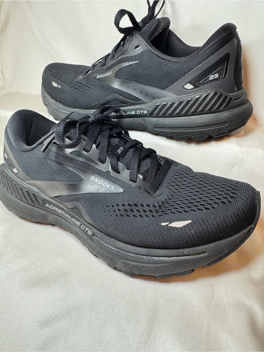 Brooks Adrenaline GTS 23 All Black Running Shoes Sneakers 1203811B020 Size 9